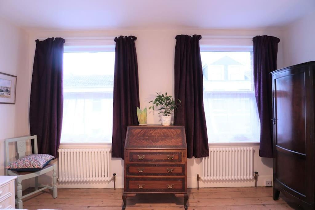 Cute Cottage 5 Min Walk From Cafes Station And Sea ヘイスティングス エクステリア 写真