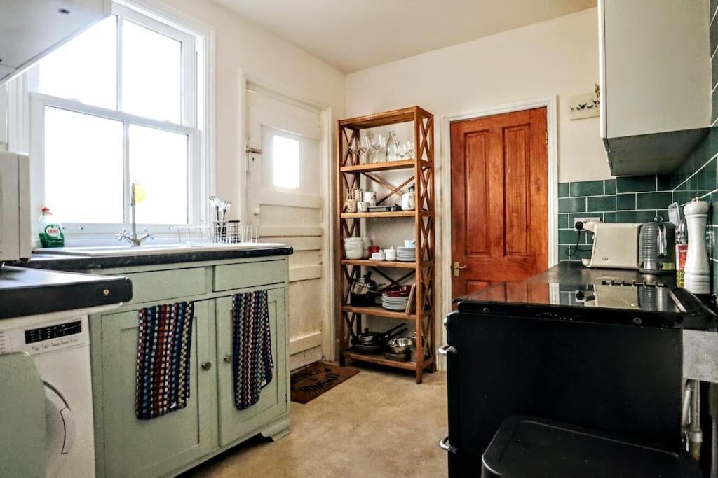 Cute Cottage 5 Min Walk From Cafes Station And Sea ヘイスティングス エクステリア 写真