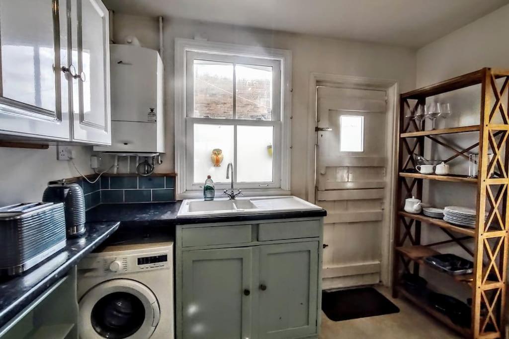 Cute Cottage 5 Min Walk From Cafes Station And Sea ヘイスティングス エクステリア 写真