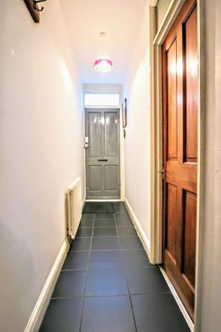 Cute Cottage 5 Min Walk From Cafes Station And Sea ヘイスティングス エクステリア 写真